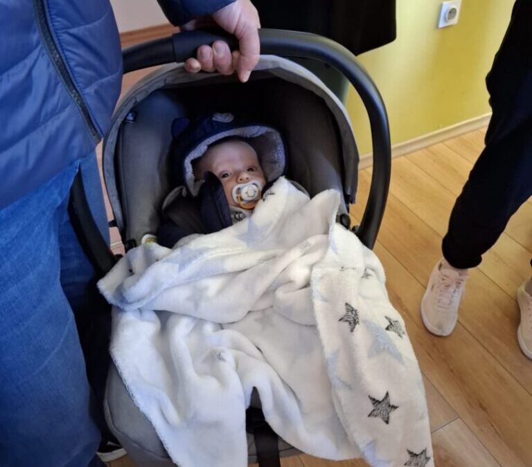 MALI HUMANITARCI S PLOČE